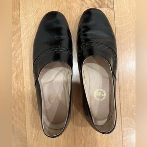 Men’s Evans slip on slippers.